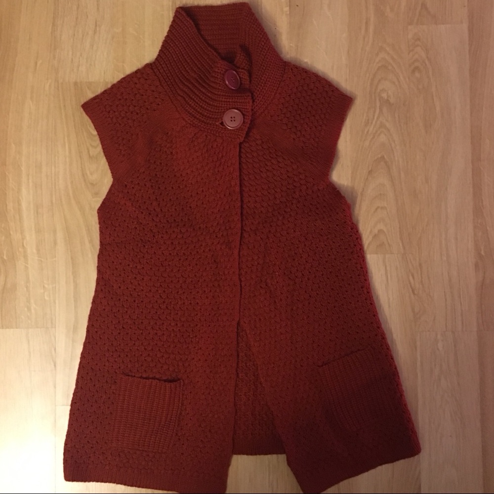 🆕 ⬇️$25 Women’s sweater vest